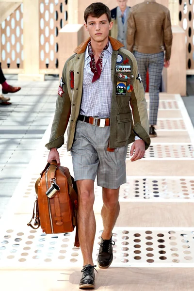 Look 25